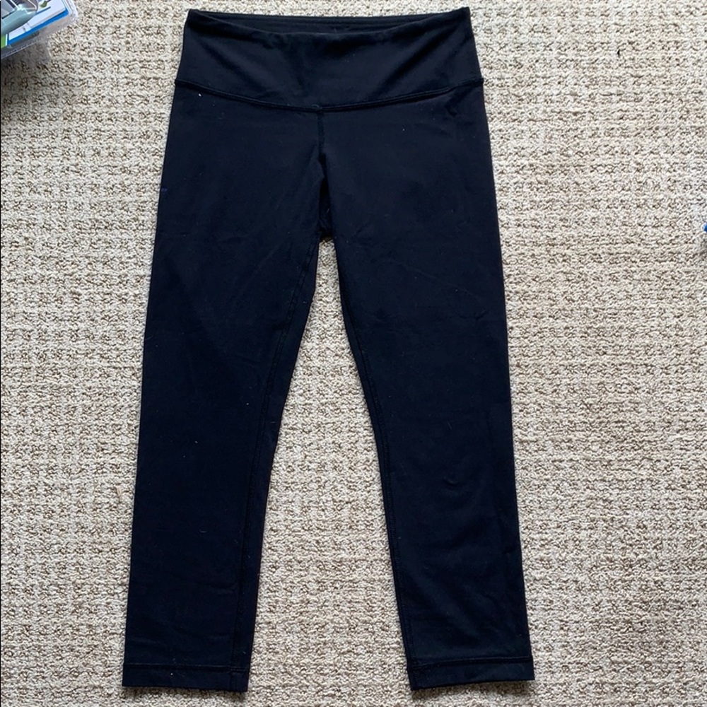 lululemon black wunder under crops size 2